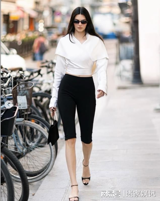 肯豆街拍：简约穿搭成风景 高冷范儿十足